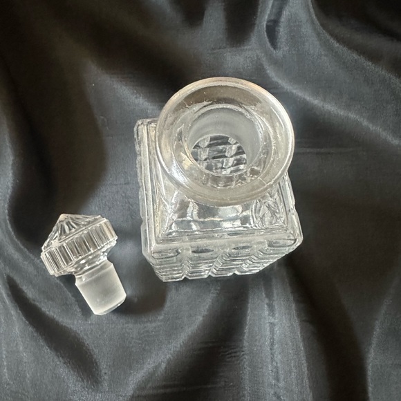 Vintage Crystal Clear Cut Perfume Bottle - Picture 2 of 6
